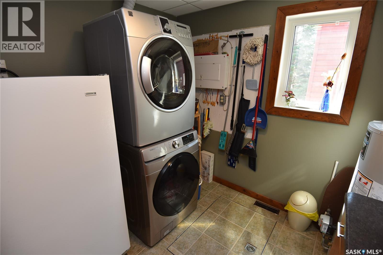 308 Park Drive, Tobin Lake, SK - Indoor Photo Showing Laundry Room