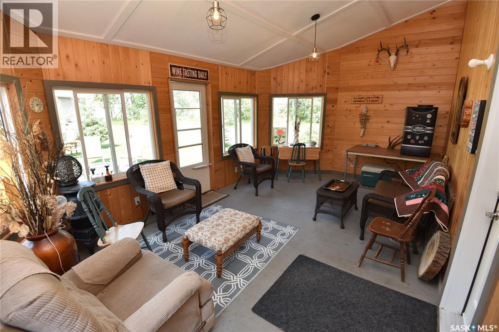308 Park Drive, Tobin Lake, SK - Indoor Photo Showing Living Room