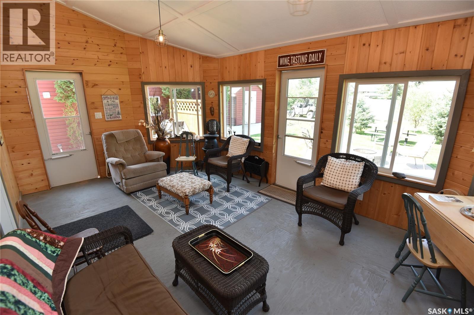 308 Park Drive, Tobin Lake, SK - Indoor Photo Showing Living Room