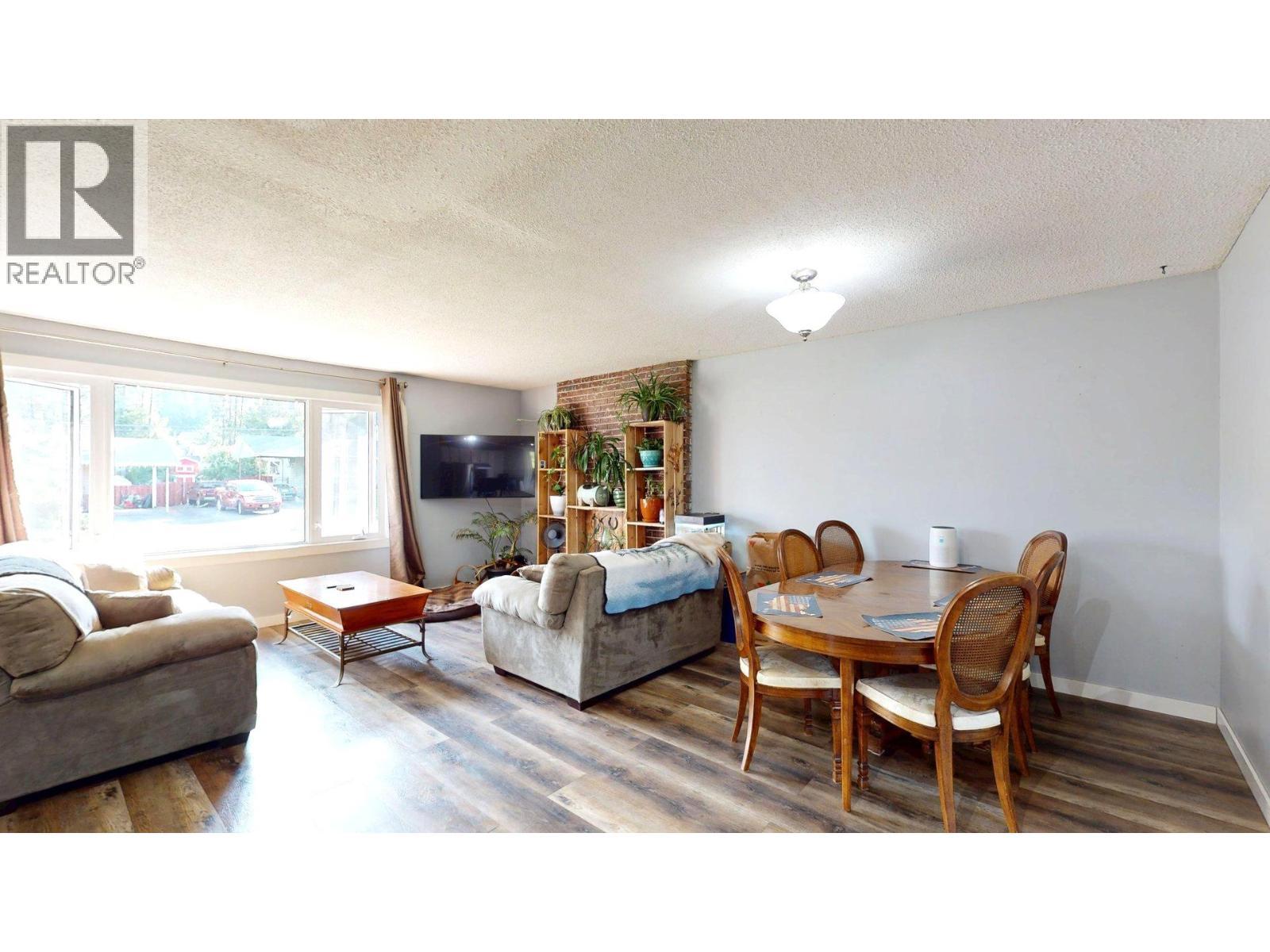 2405 Arbutus Street, Elkford, BC - Indoor Photo Showing Living Room