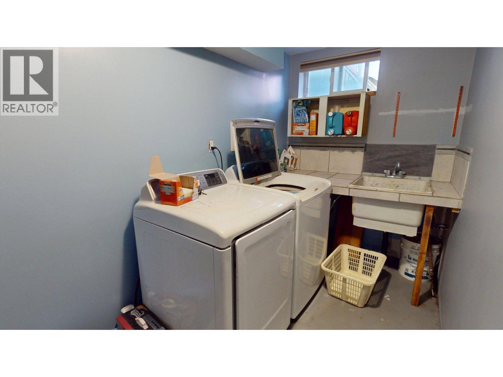 2405 Arbutus Street, Elkford, BC - Indoor Photo Showing Laundry Room