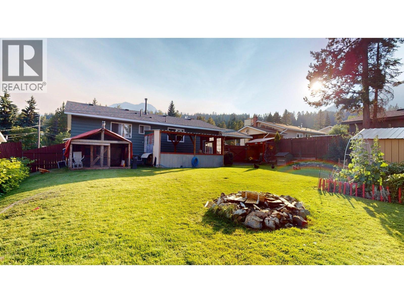 2405 Arbutus Street, Elkford, BC - Outdoor
