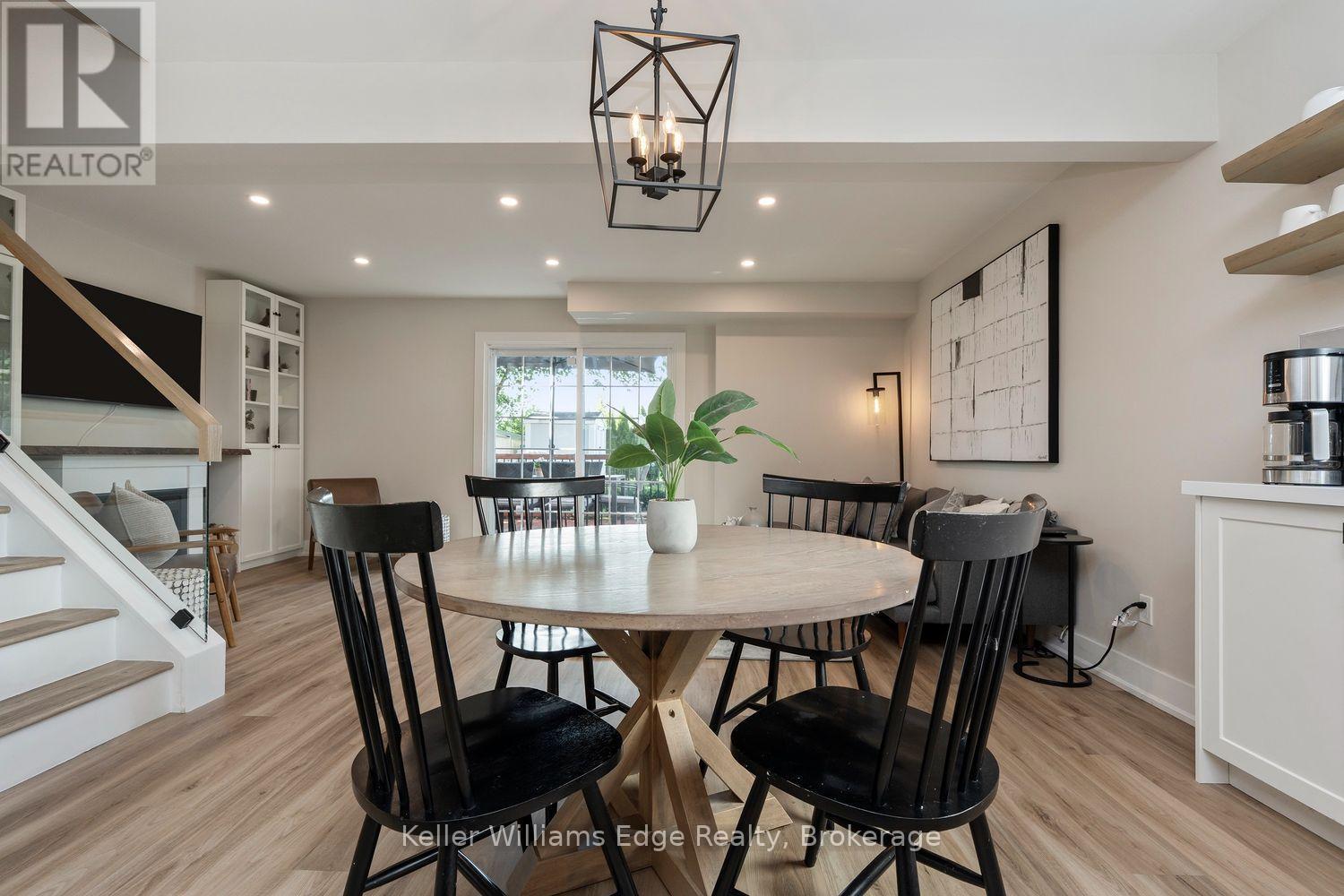 3389 Palmer Drive, Burlington (Palmer), ON - Indoor Photo Showing Dining Room