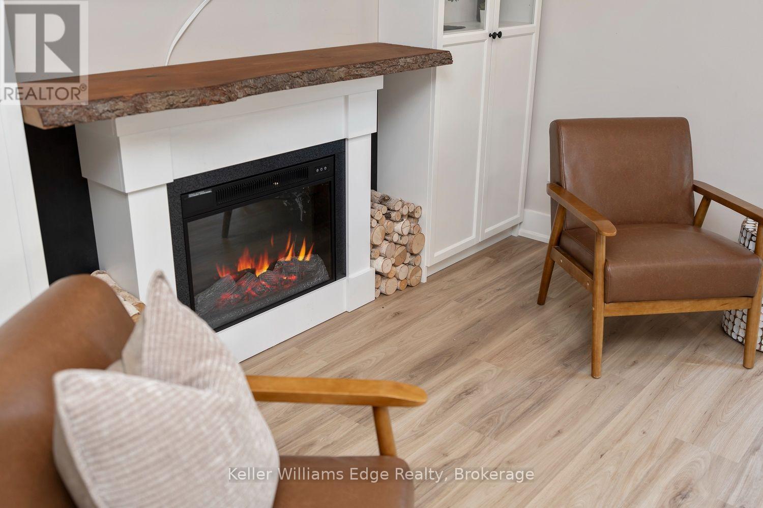 3389 Palmer Drive, Burlington (Palmer), ON - Indoor Photo Showing Living Room With Fireplace