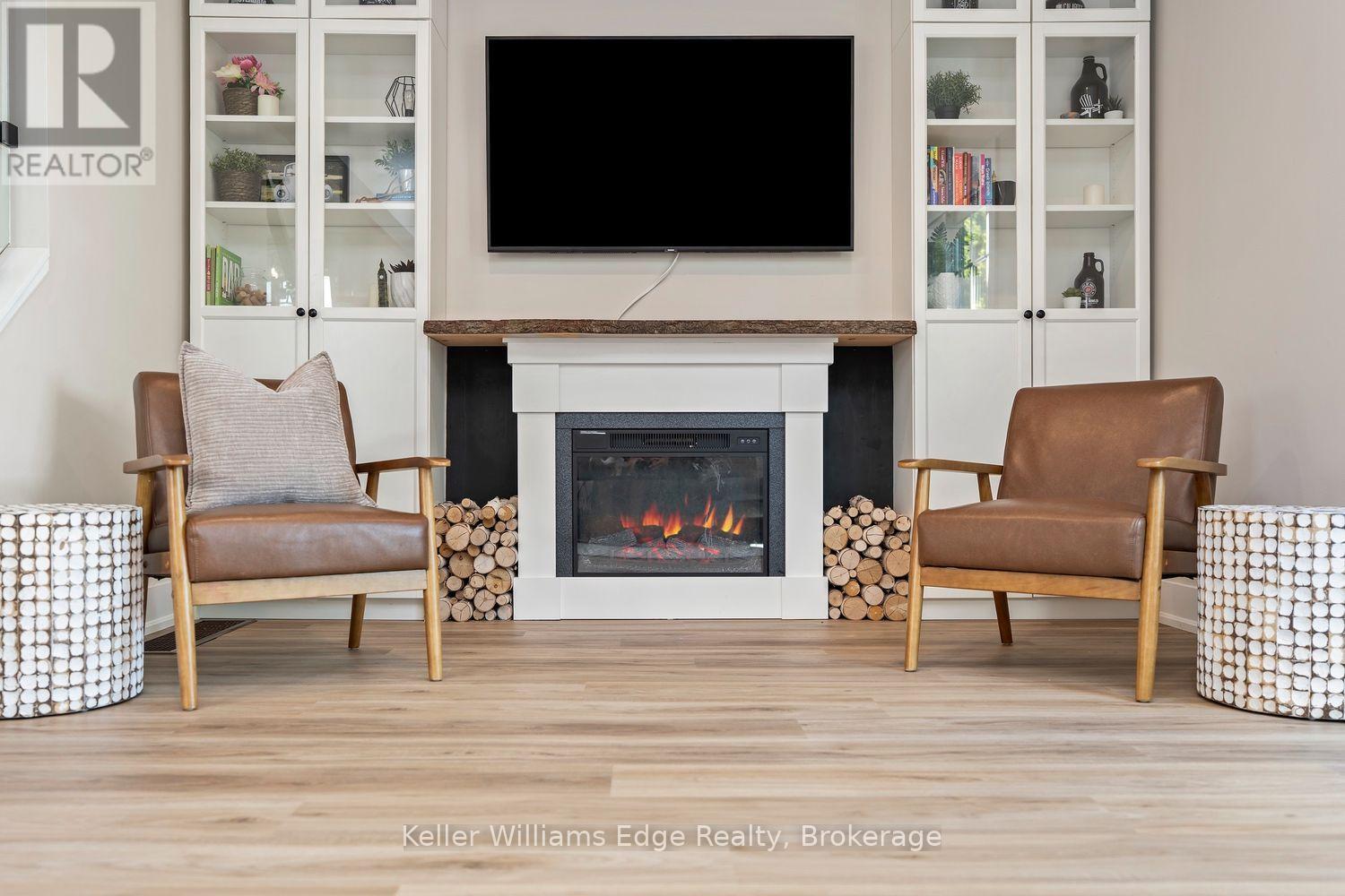 3389 Palmer Drive, Burlington (Palmer), ON - Indoor Photo Showing Living Room With Fireplace