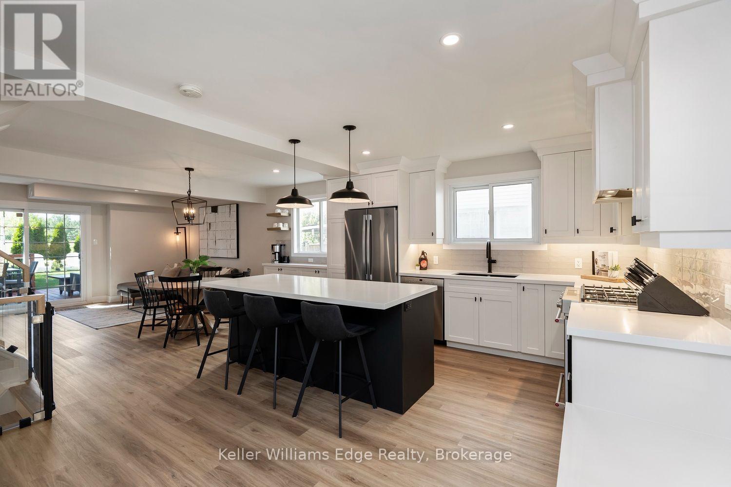 3389 Palmer Drive, Burlington (Palmer), ON - Indoor Photo Showing Kitchen With Stainless Steel Kitchen With Upgraded Kitchen