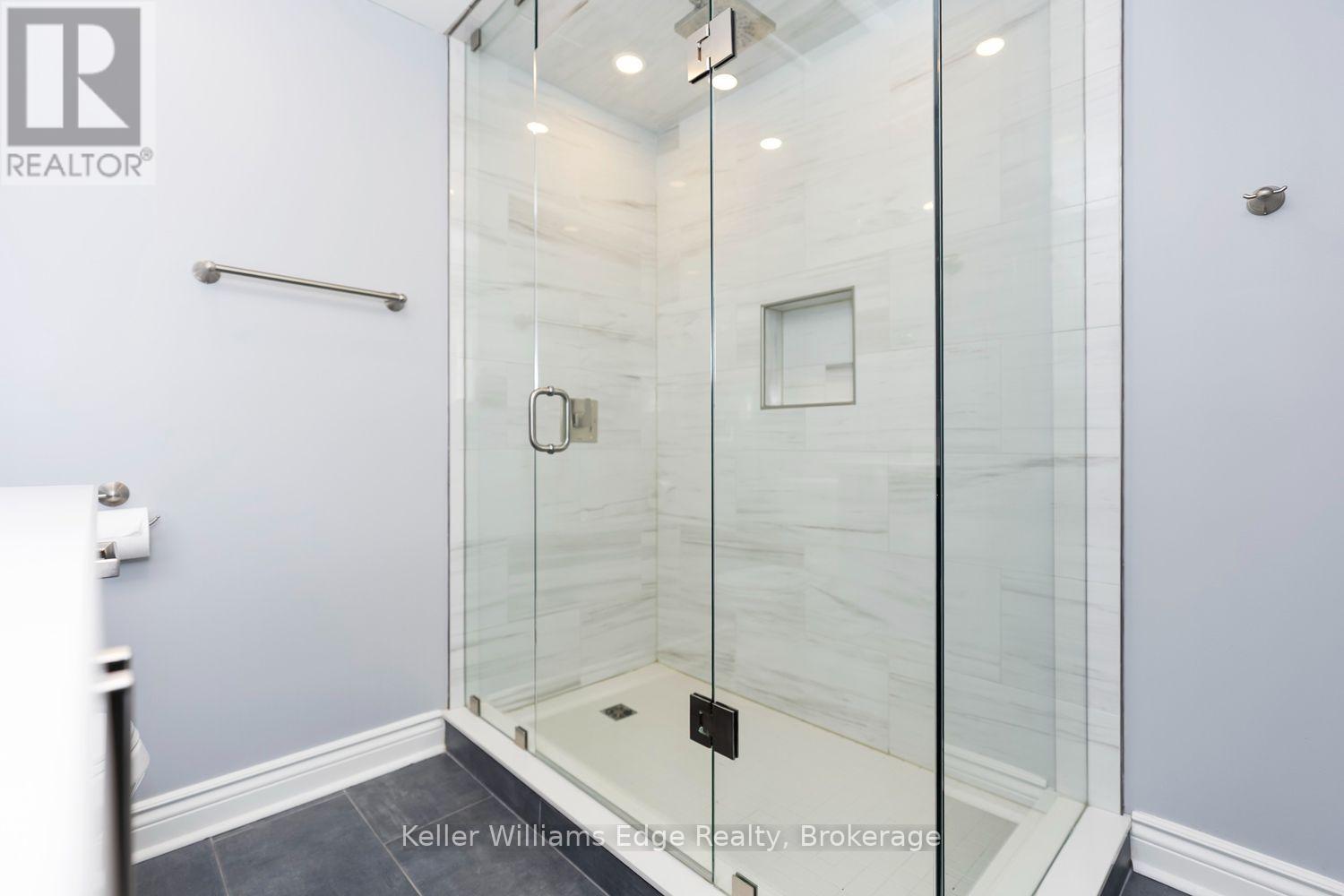 3389 Palmer Drive, Burlington (Palmer), ON - Indoor Photo Showing Bathroom
