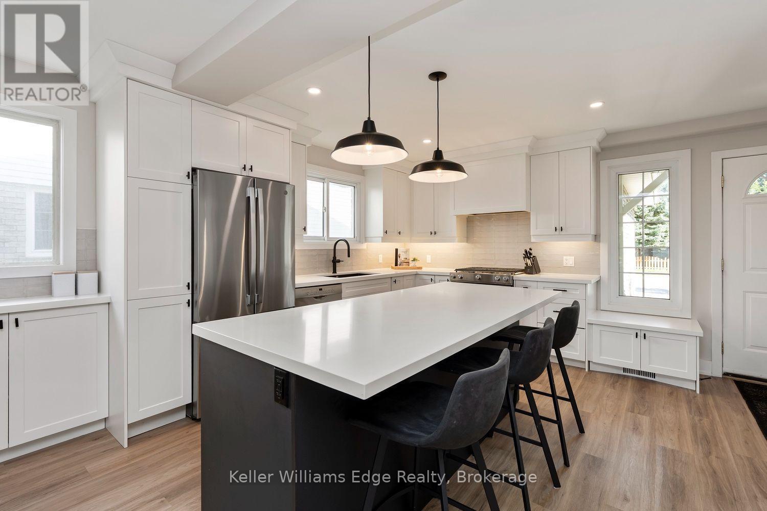 3389 Palmer Drive, Burlington (Palmer), ON - Indoor Photo Showing Kitchen With Stainless Steel Kitchen With Upgraded Kitchen
