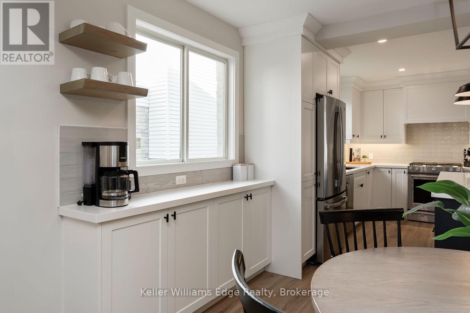 3389 Palmer Drive, Burlington (Palmer), ON - Indoor Photo Showing Kitchen With Stainless Steel Kitchen