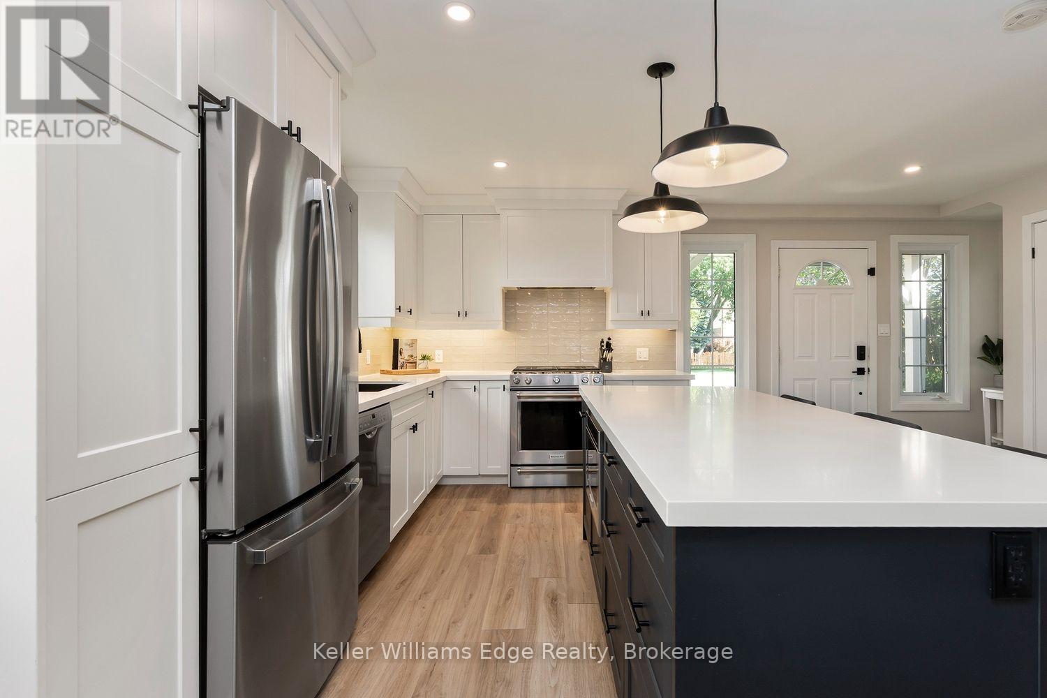 3389 Palmer Drive, Burlington (Palmer), ON - Indoor Photo Showing Kitchen With Stainless Steel Kitchen With Upgraded Kitchen