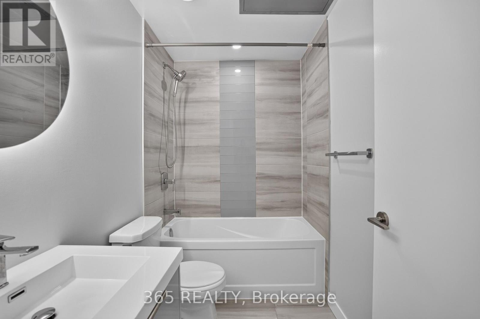 405 - 90 Glen Everest Road, Toronto, ON - Indoor Photo Showing Bathroom