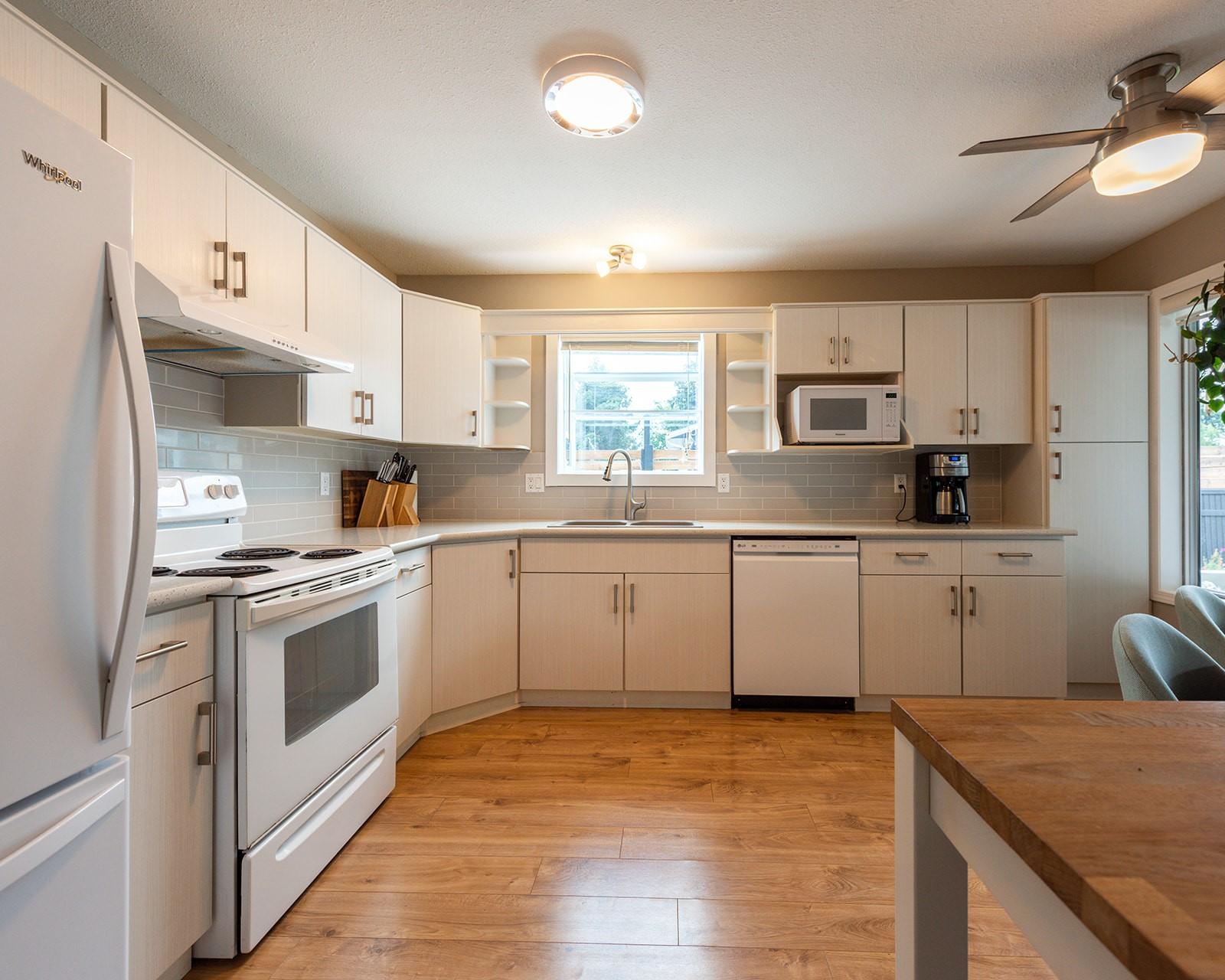 101-62 Dauphin Avenue, Penticton, BC - Indoor Photo Showing Kitchen