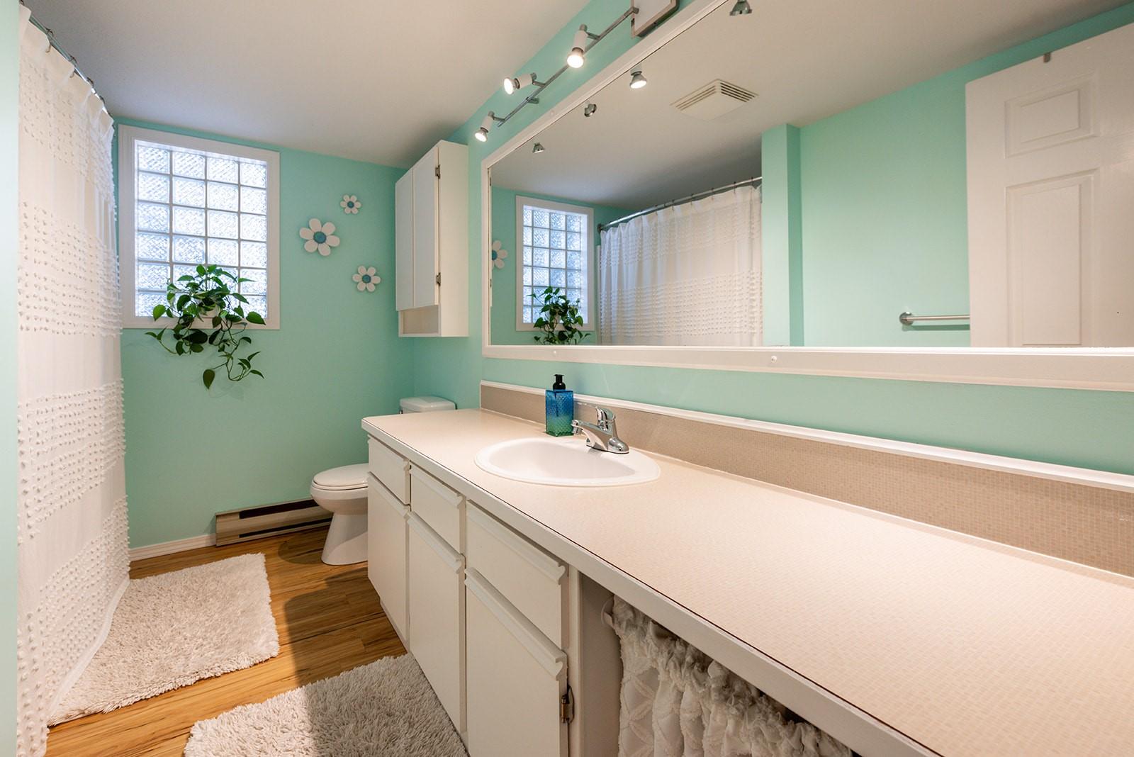 101-62 Dauphin Avenue, Penticton, BC - Indoor Photo Showing Bathroom