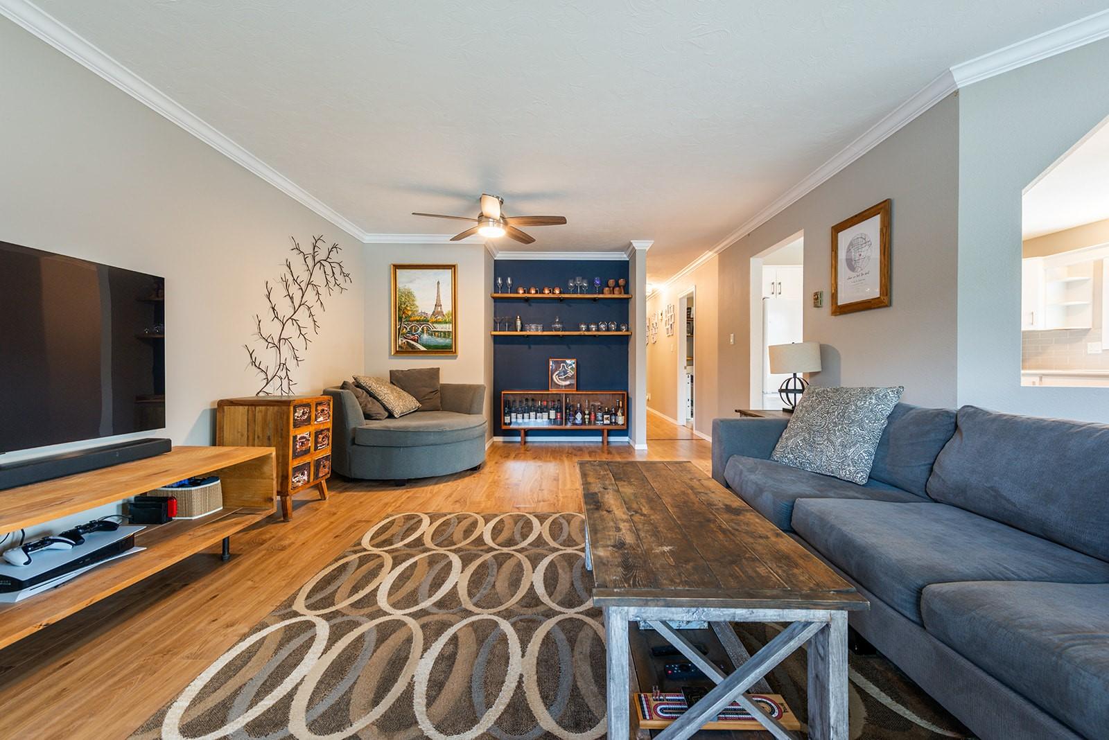 101-62 Dauphin Avenue, Penticton, BC - Indoor Photo Showing Living Room