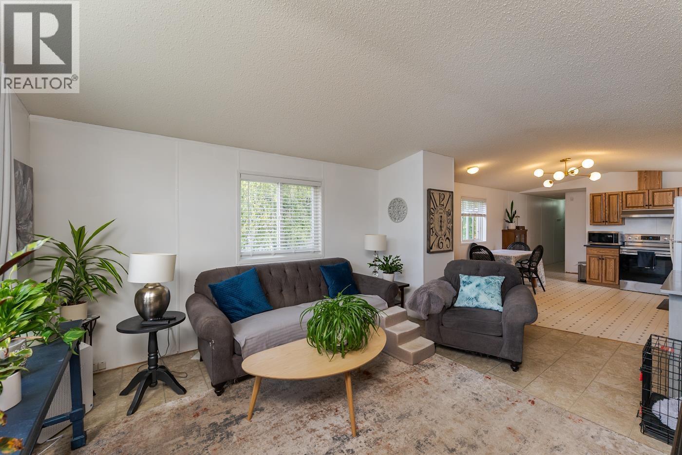 35 5164 Hart Highway, Prince George, BC - Indoor Photo Showing Living Room