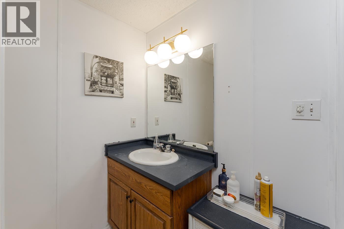 35 5164 Hart Highway, Prince George, BC - Indoor Photo Showing Bathroom