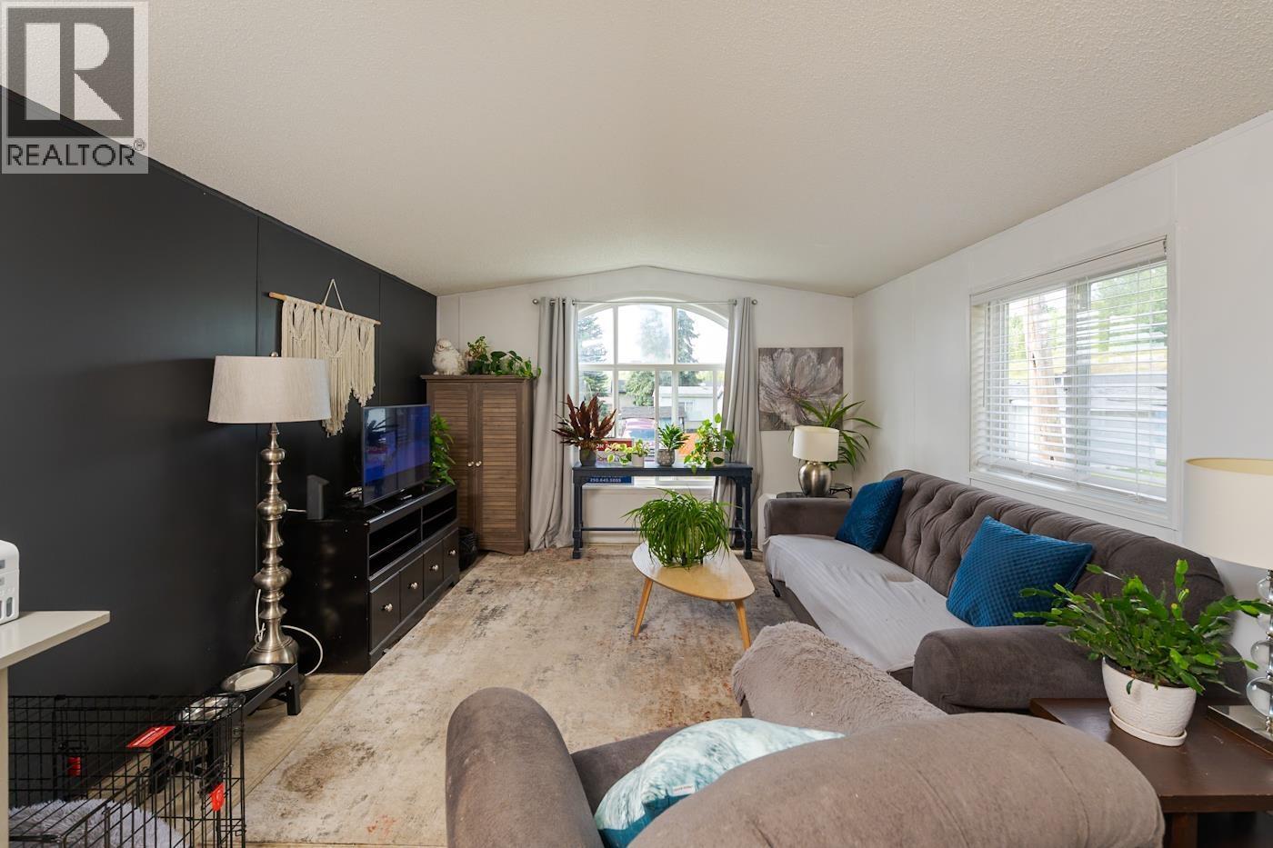 35 5164 Hart Highway, Prince George, BC - Indoor Photo Showing Living Room