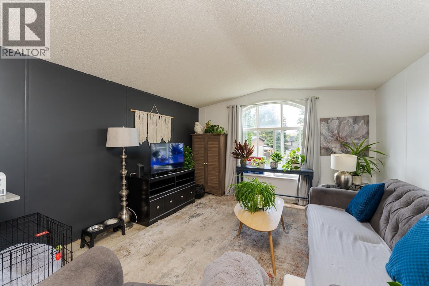 35 5164 Hart Highway, Prince George, BC - Indoor Photo Showing Living Room