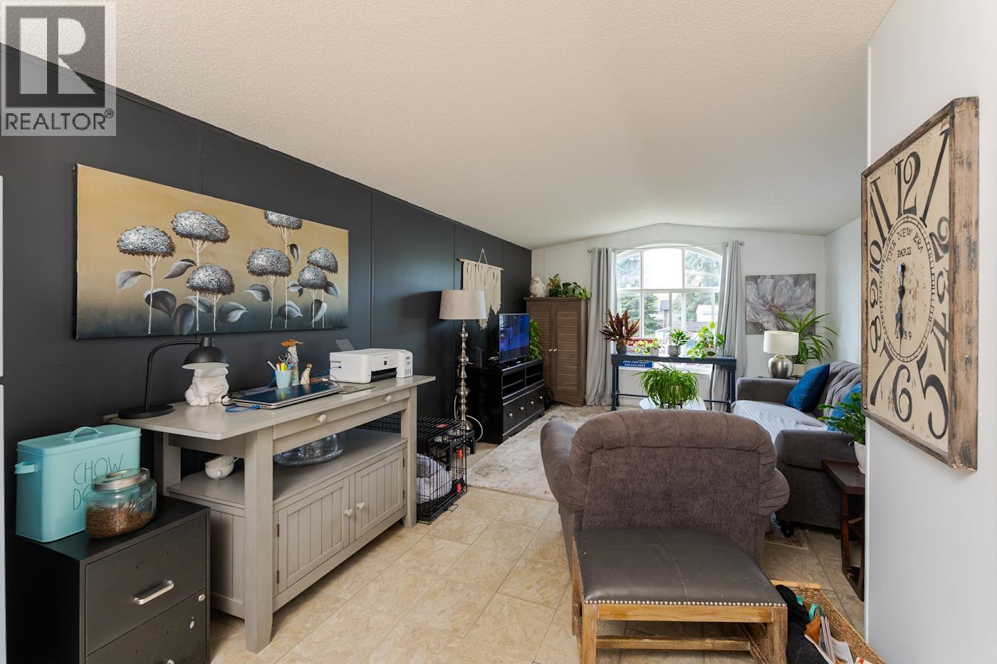 35 5164 Hart Highway, Prince George, BC - Indoor Photo Showing Living Room