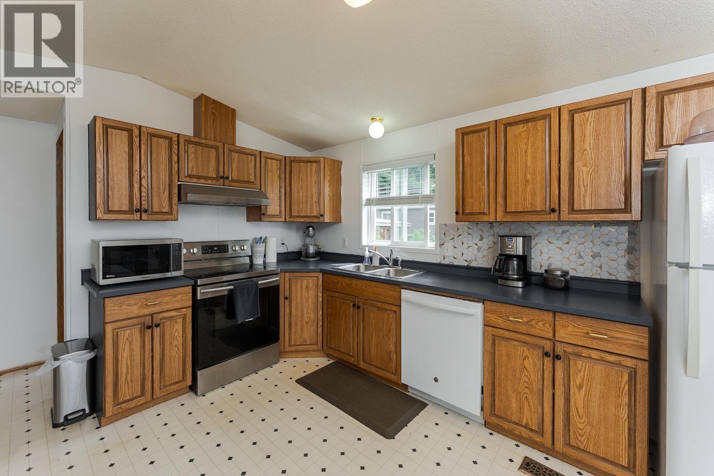 35 5164 Hart Highway, Prince George, BC - Indoor Photo Showing Kitchen With Double Sink