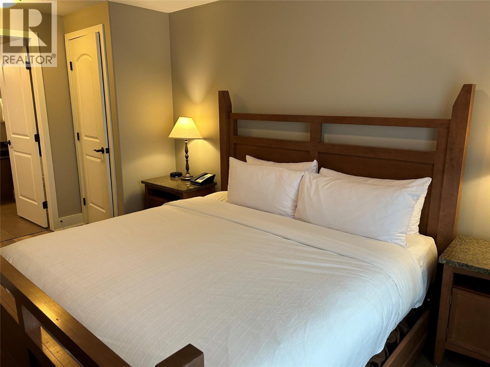 1200 Rancher Creek Road Unit# 339D, Osoyoos, BC - Indoor Photo Showing Bedroom