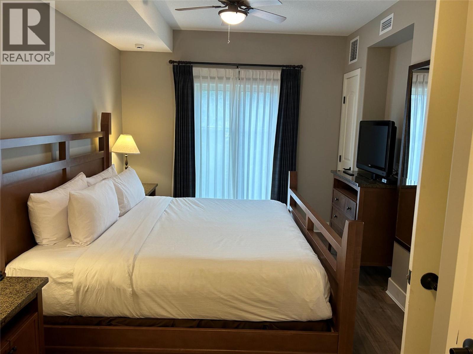 1200 Rancher Creek Road Unit# 339D, Osoyoos, BC - Indoor Photo Showing Bedroom
