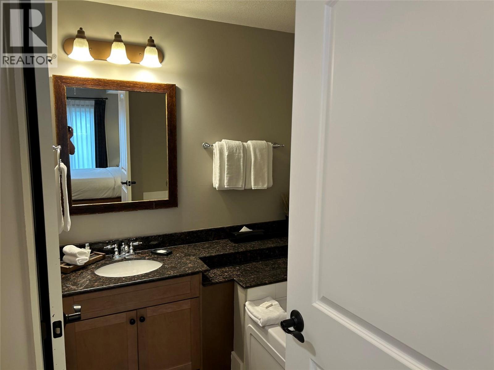 1200 Rancher Creek Road Unit# 339D, Osoyoos, BC - Indoor Photo Showing Bathroom