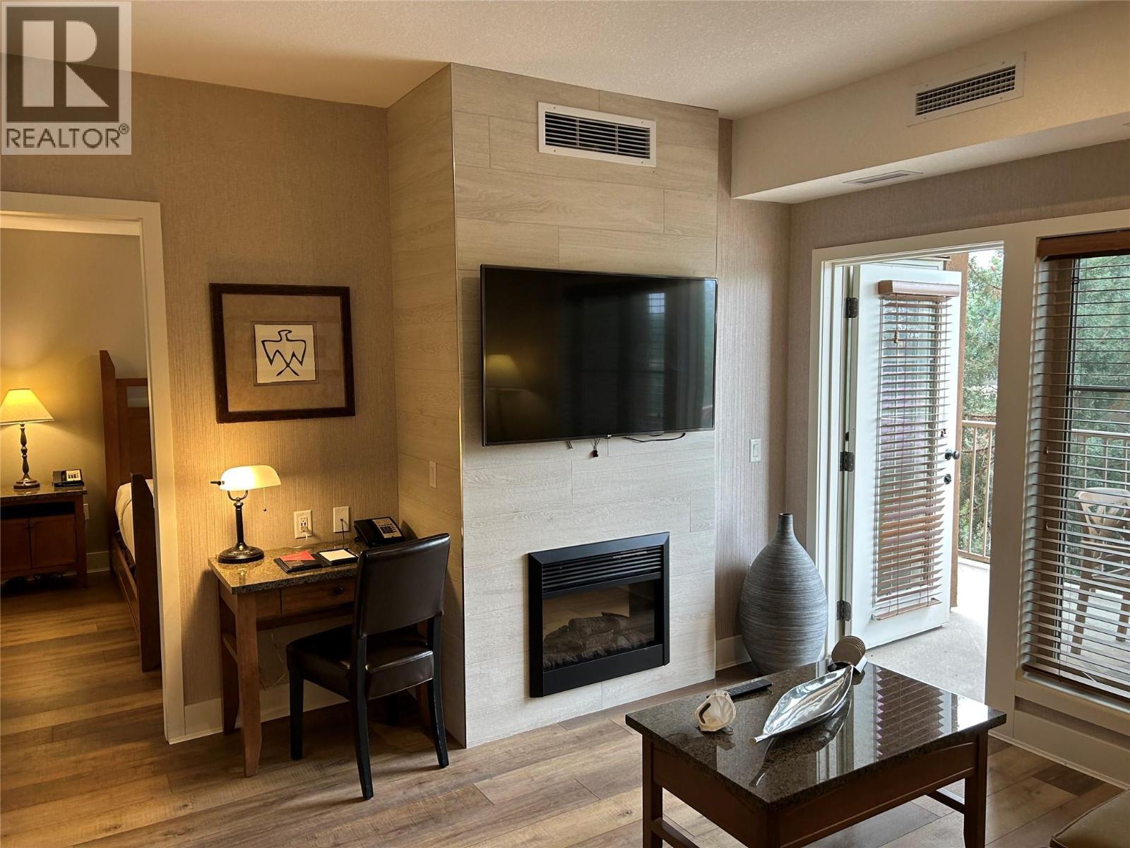 1200 Rancher Creek Road Unit# 339D, Osoyoos, BC - Indoor Photo Showing Living Room With Fireplace