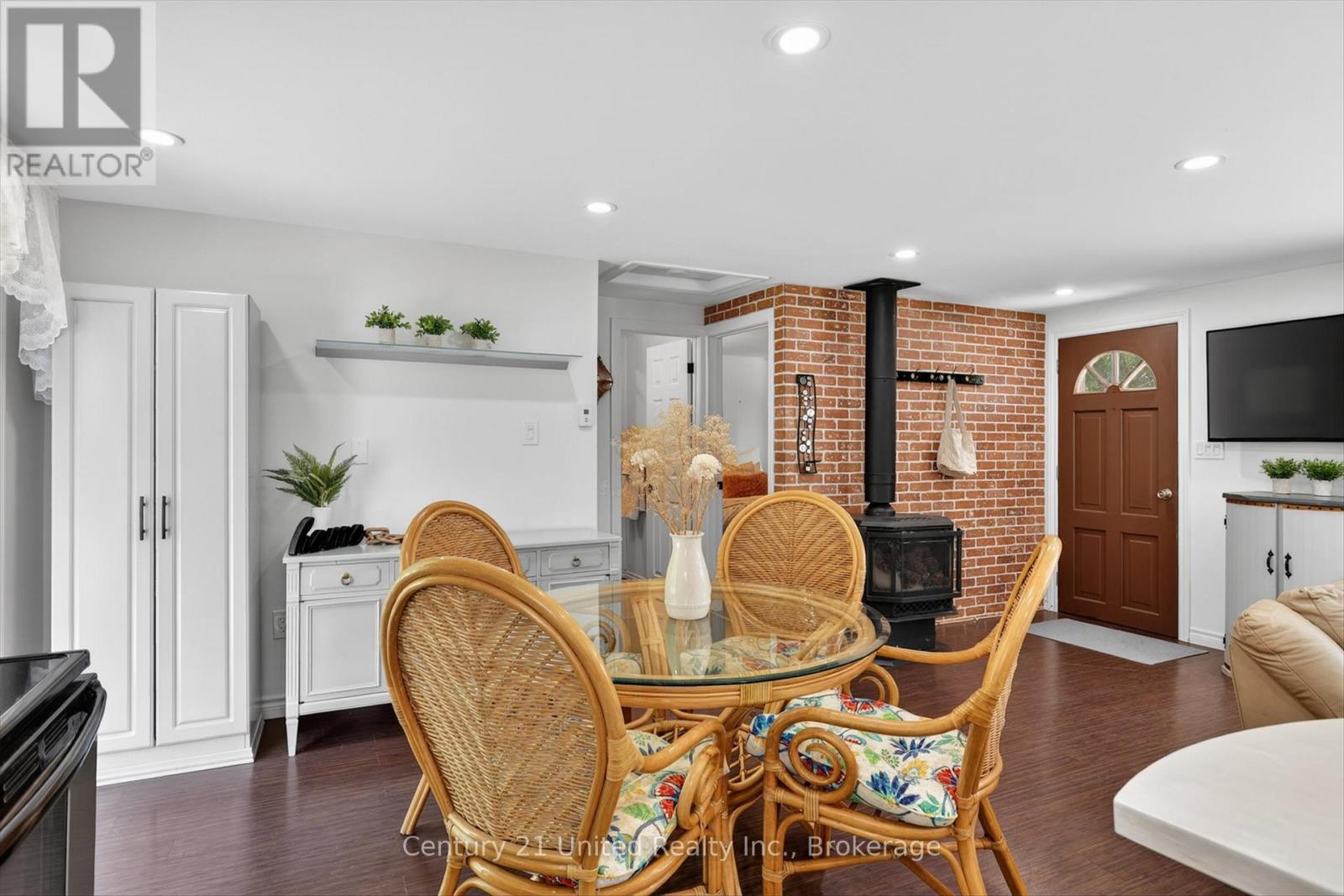 98 Lakeview Cottage Road, Kawartha Lakes (Bexley), ON - Indoor With Fireplace