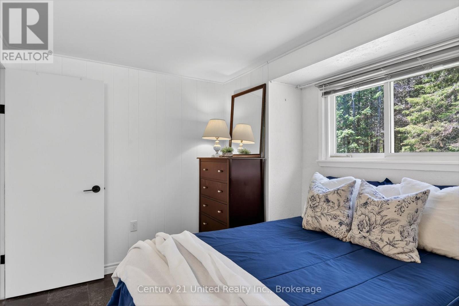 98 Lakeview Cottage Road, Kawartha Lakes (Bexley), ON - Indoor Photo Showing Bedroom