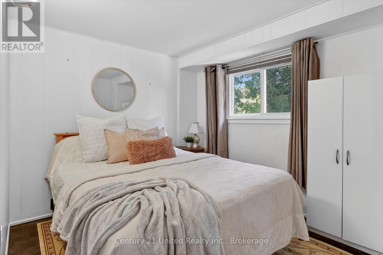 98 Lakeview Cottage Road, Kawartha Lakes (Bexley), ON - Indoor Photo Showing Bedroom