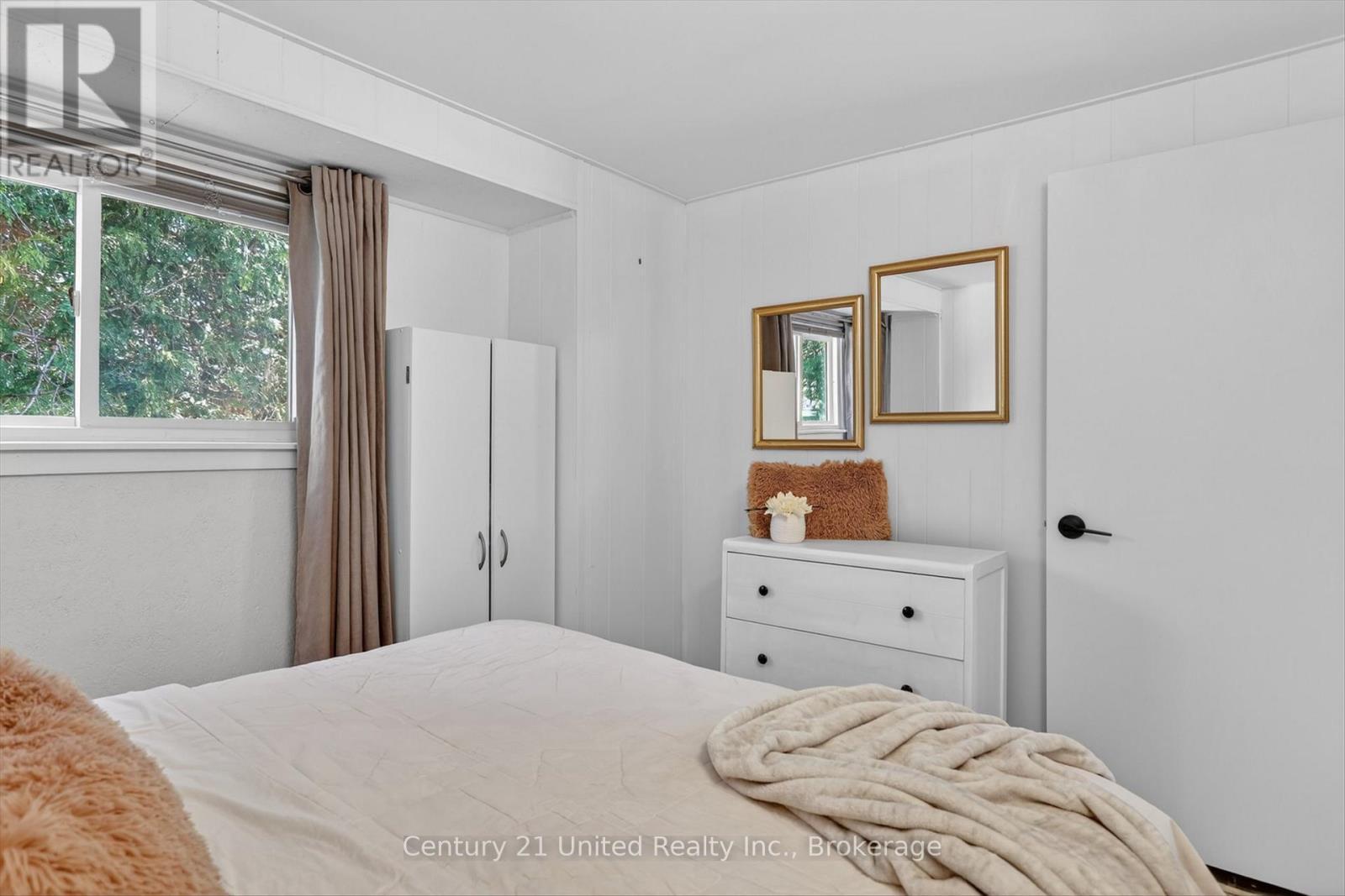 98 Lakeview Cottage Road, Kawartha Lakes (Bexley), ON - Indoor Photo Showing Bedroom