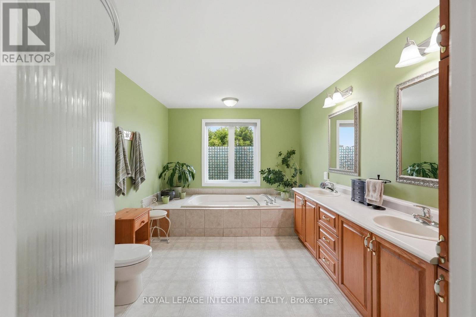 281 Frome Street, Ottawa, ON - Indoor Photo Showing Bathroom