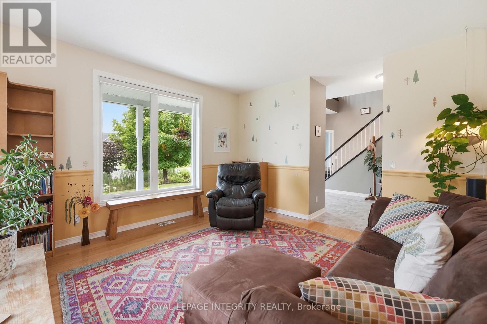 281 Frome Street, Ottawa, ON - Indoor Photo Showing Living Room