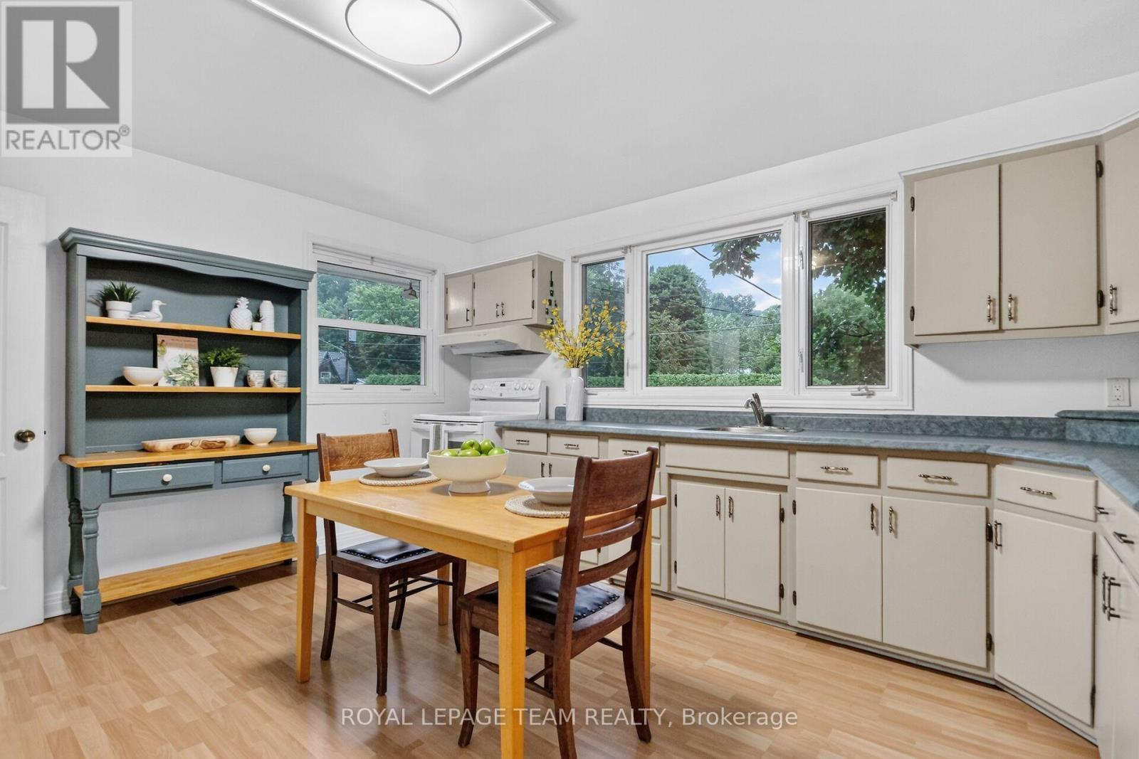 1003 St. Peter Street, Ottawa, ON - Indoor