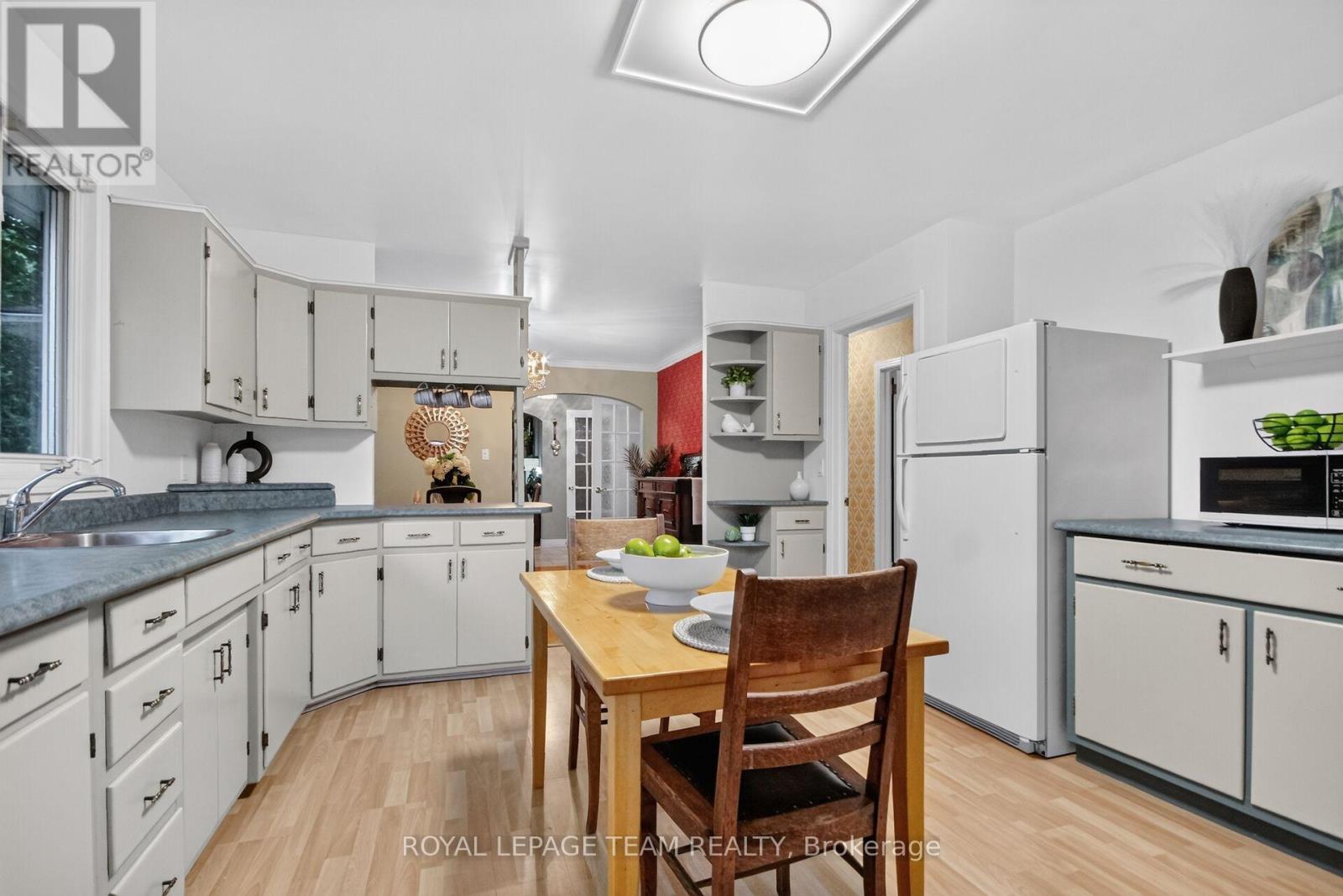 1003 St. Peter Street, Ottawa, ON - Indoor Photo Showing Kitchen
