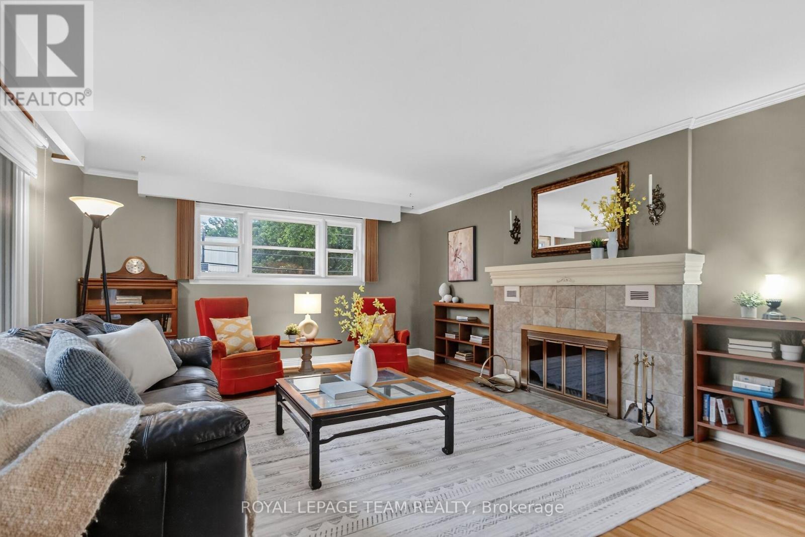 1003 St. Peter Street, Ottawa, ON - Indoor Photo Showing Living Room With Fireplace