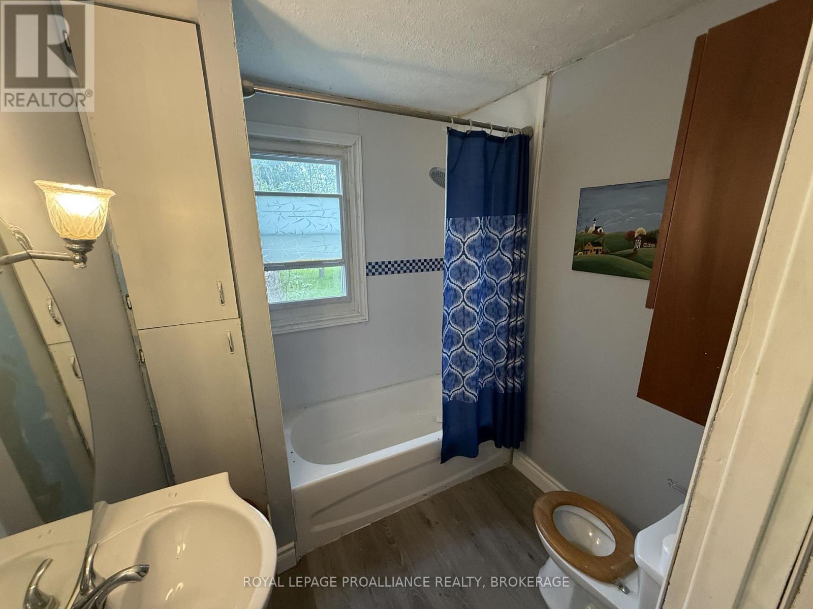 10 Potter Drive, Loyalist (Odessa), ON - Indoor Photo Showing Bathroom