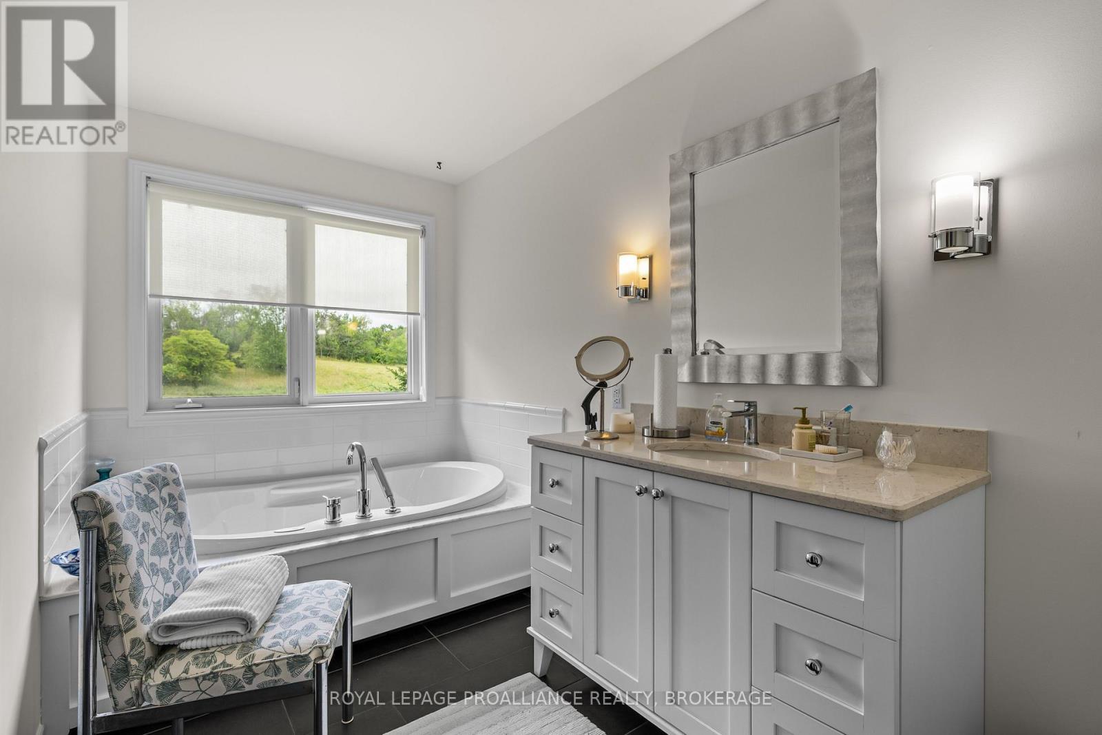 3570 Desert Lake Road, Frontenac (Frontenac South), ON - Indoor Photo Showing Bathroom