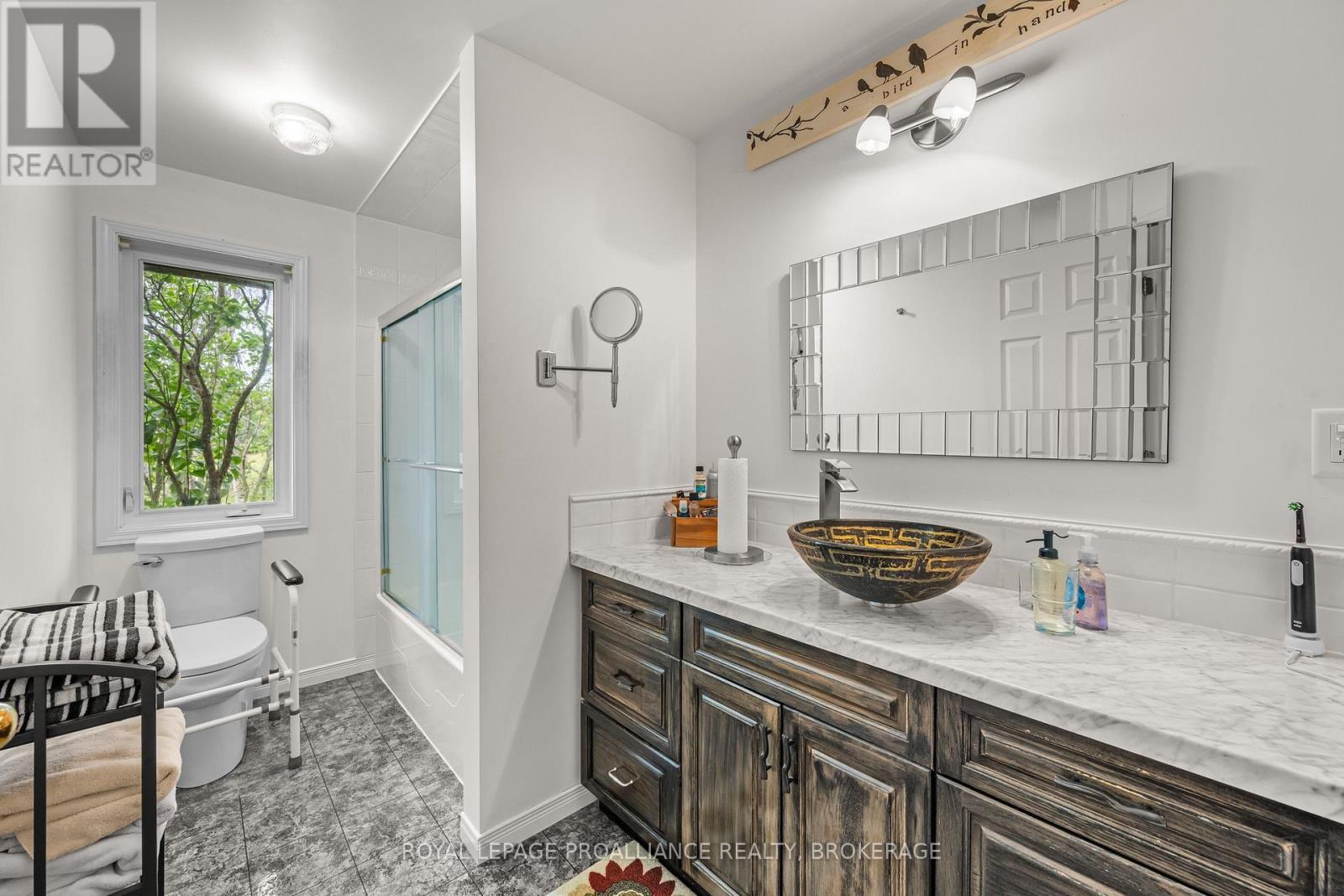 3570 Desert Lake Road, Frontenac (Frontenac South), ON - Indoor