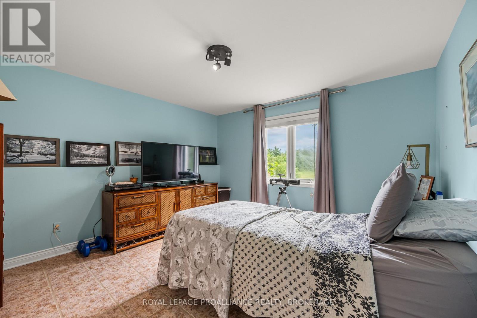 3570 Desert Lake Road, Frontenac (Frontenac South), ON - Indoor Photo Showing Bedroom