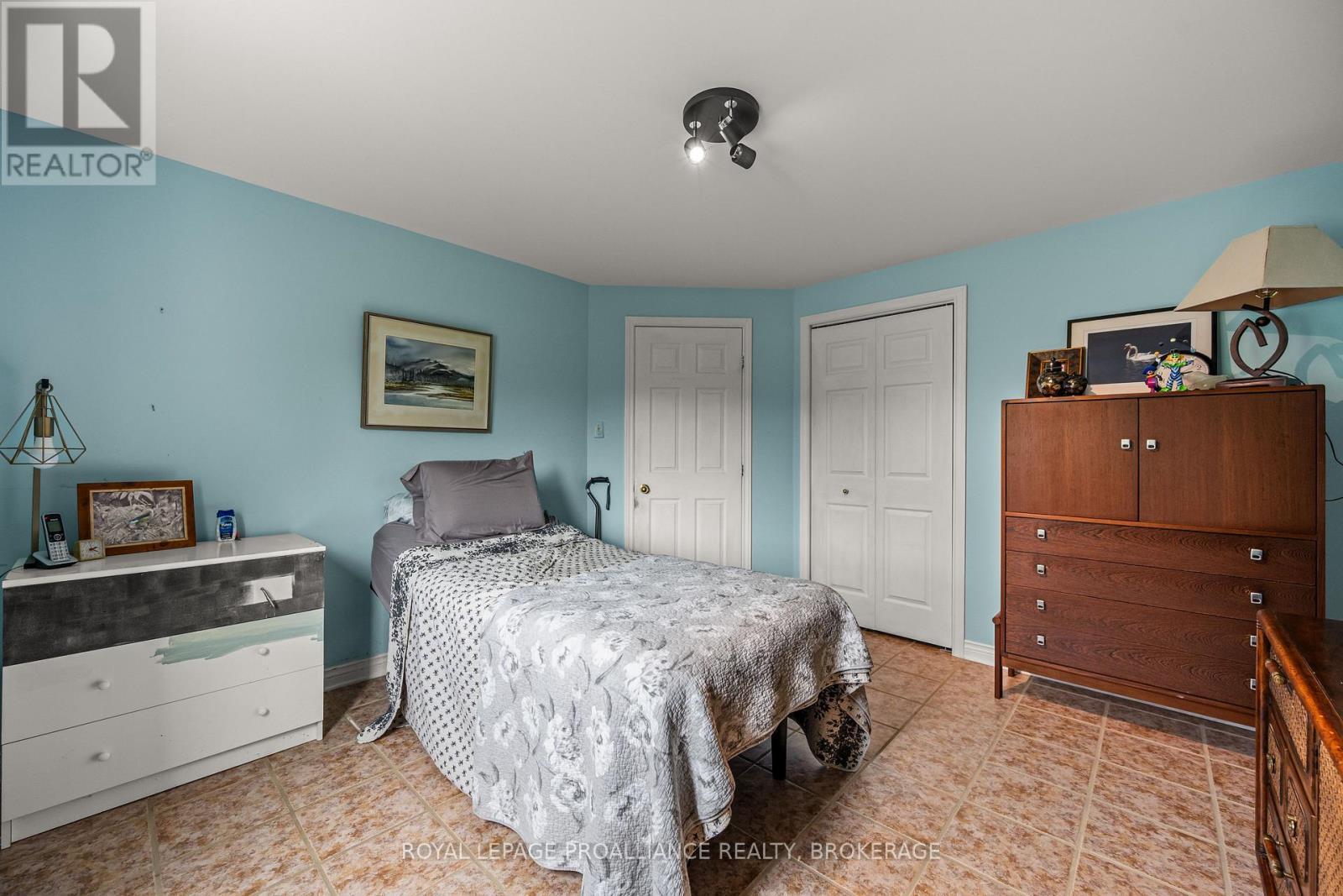 3570 Desert Lake Road, Frontenac (Frontenac South), ON - Indoor Photo Showing Bedroom