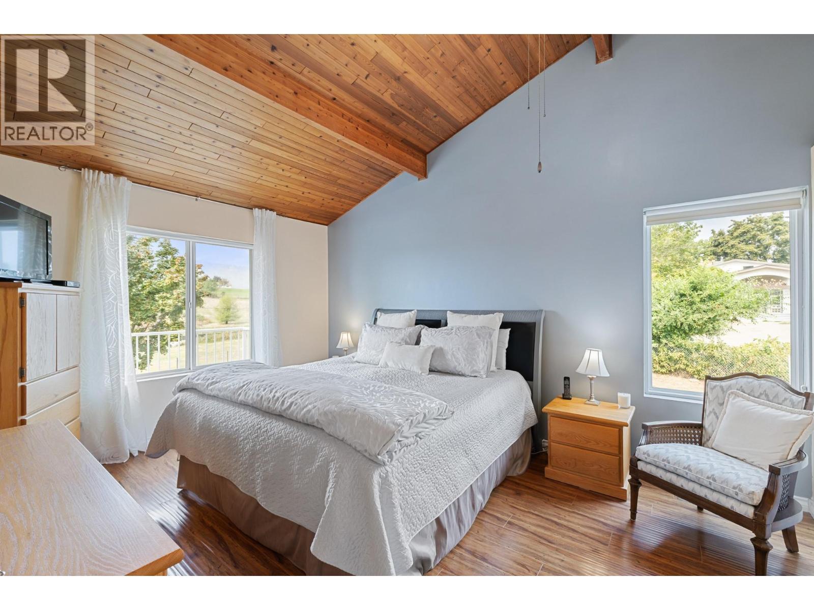 535 Curtis Road, Kelowna, BC - Indoor Photo Showing Bedroom