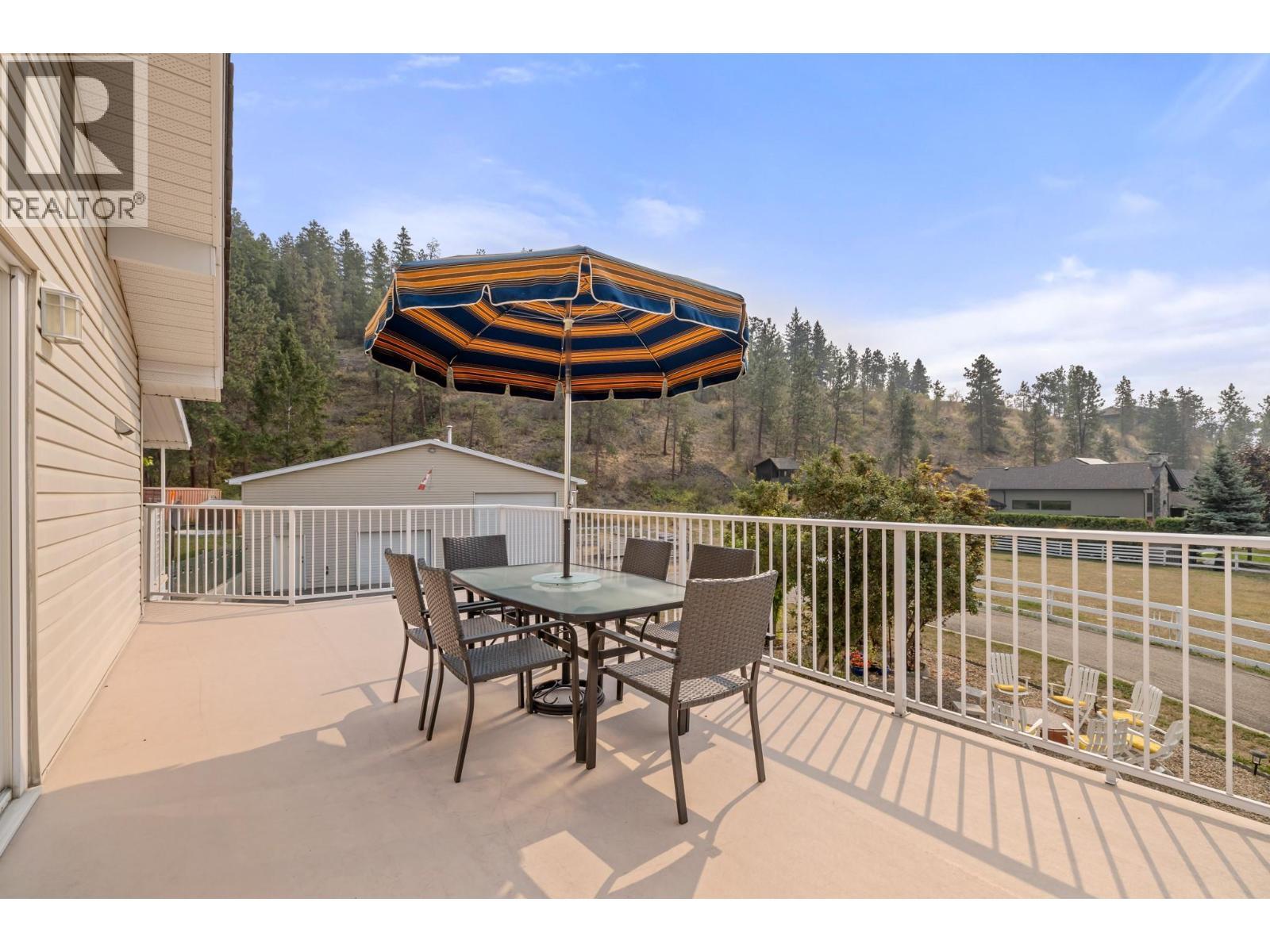 535 Curtis Road, Kelowna, BC - Outdoor With Exterior
