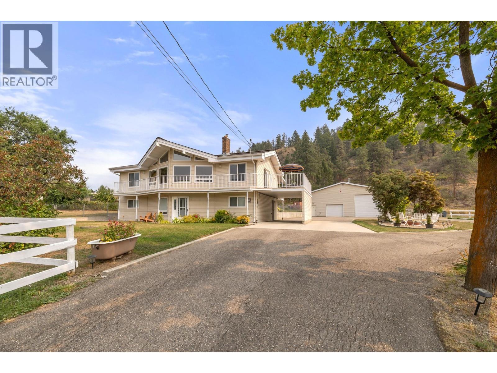 535 Curtis Road, Kelowna, BC - Outdoor With Facade