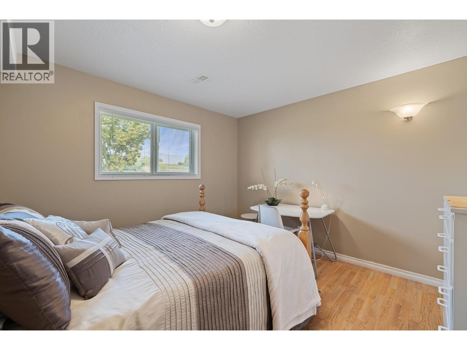 535 Curtis Road, Kelowna, BC - Indoor Photo Showing Bedroom