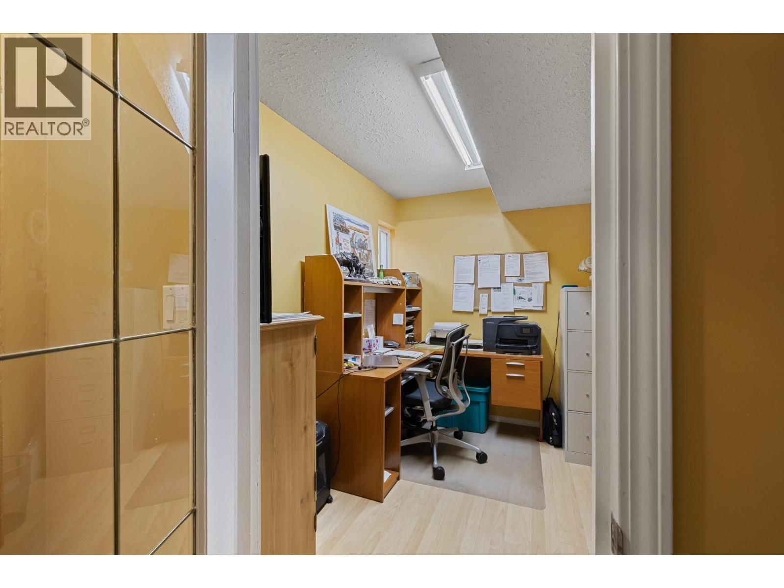 535 Curtis Road, Kelowna, BC - Indoor Photo Showing Office