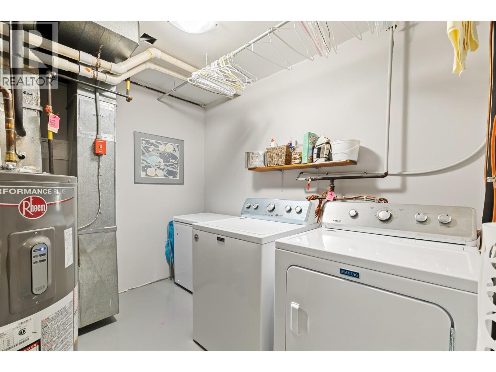 535 Curtis Road, Kelowna, BC - Indoor Photo Showing Laundry Room