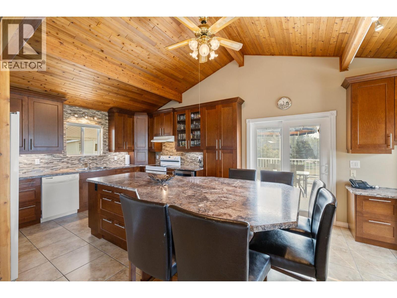 535 Curtis Road, Kelowna, BC - Indoor