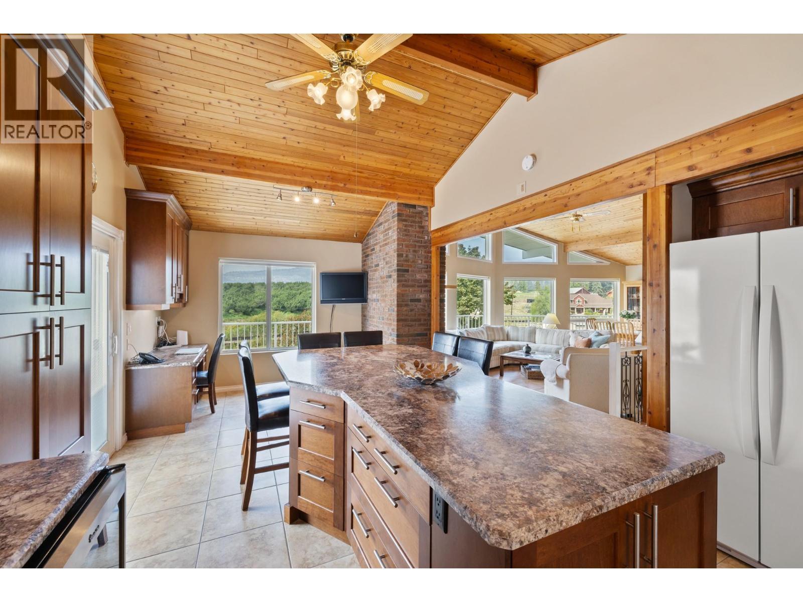 535 Curtis Road, Kelowna, BC - Indoor